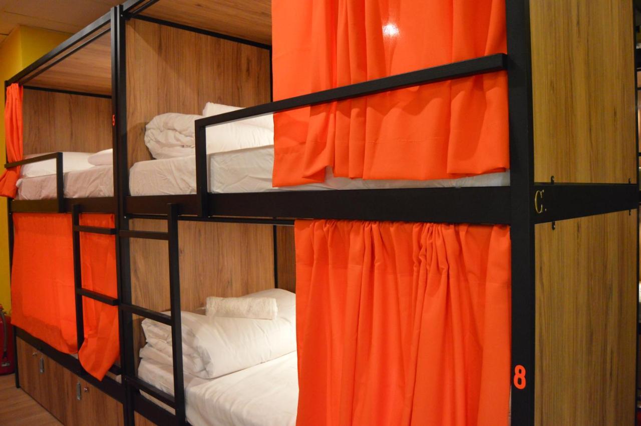 Debod Hostel Madrid Extérieur photo