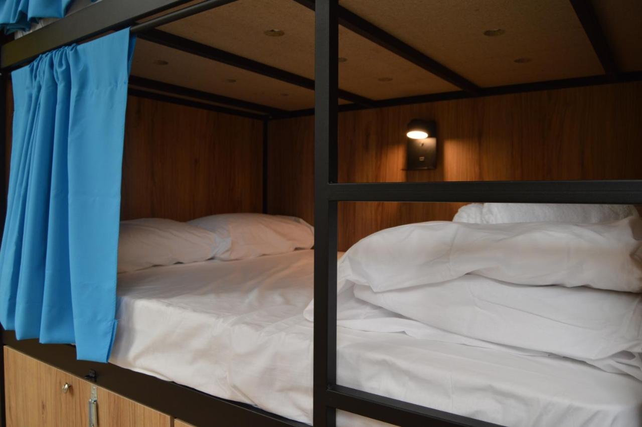 Debod Hostel Madrid Extérieur photo