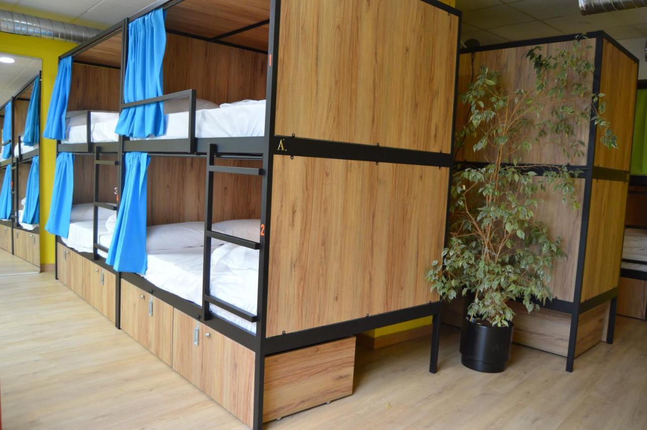 Debod Hostel Madrid Extérieur photo