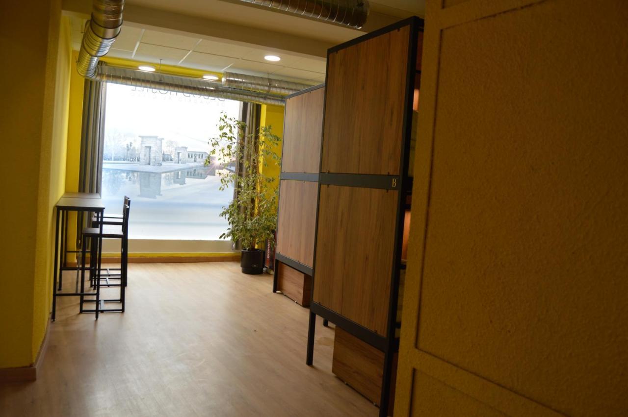 Debod Hostel Madrid Extérieur photo