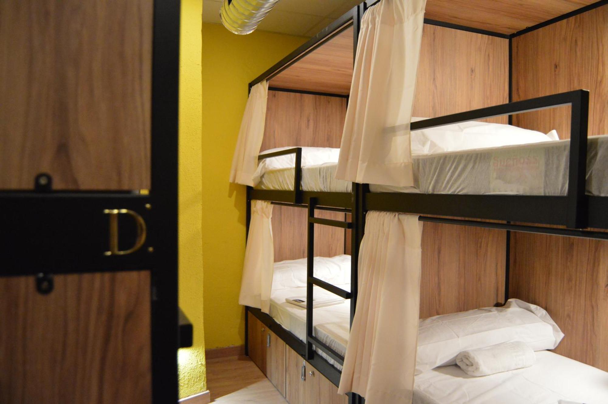 Debod Hostel Madrid Chambre photo